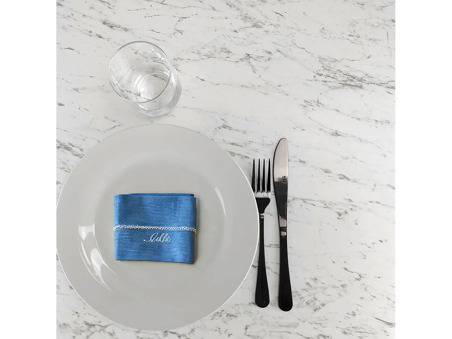 Table 70 x 70 cm - modèle Rome marbre calacata