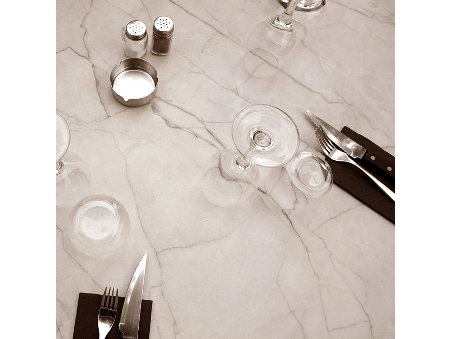 Table 70 x 70 cm - modèle Rome marbre yule