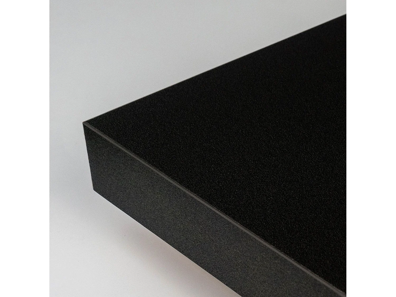 Table 70 x 70 cm - modèle Dina pied et noir uni