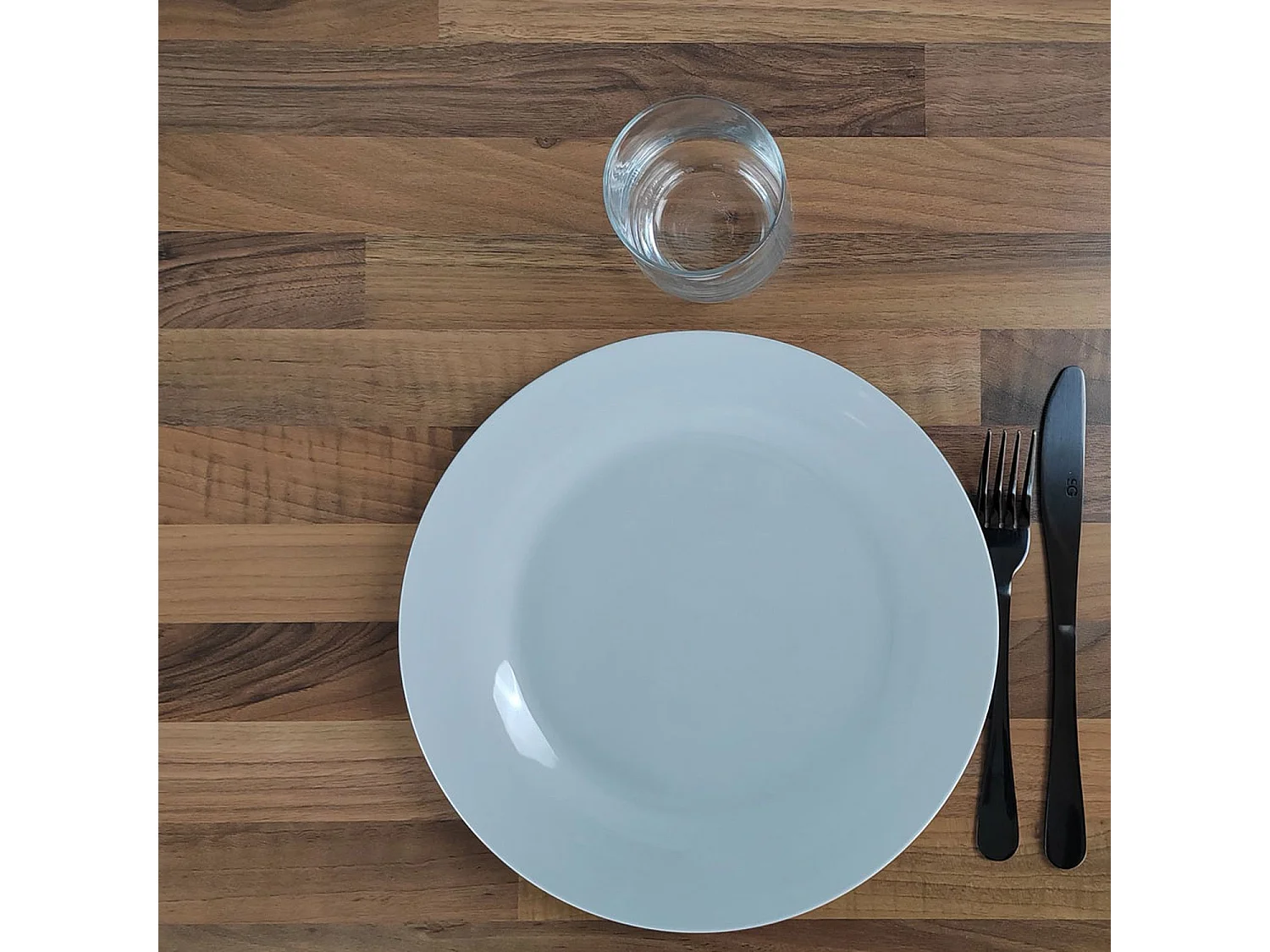 Table 70 x 70 cm - modèle Milan T noyer lamellé