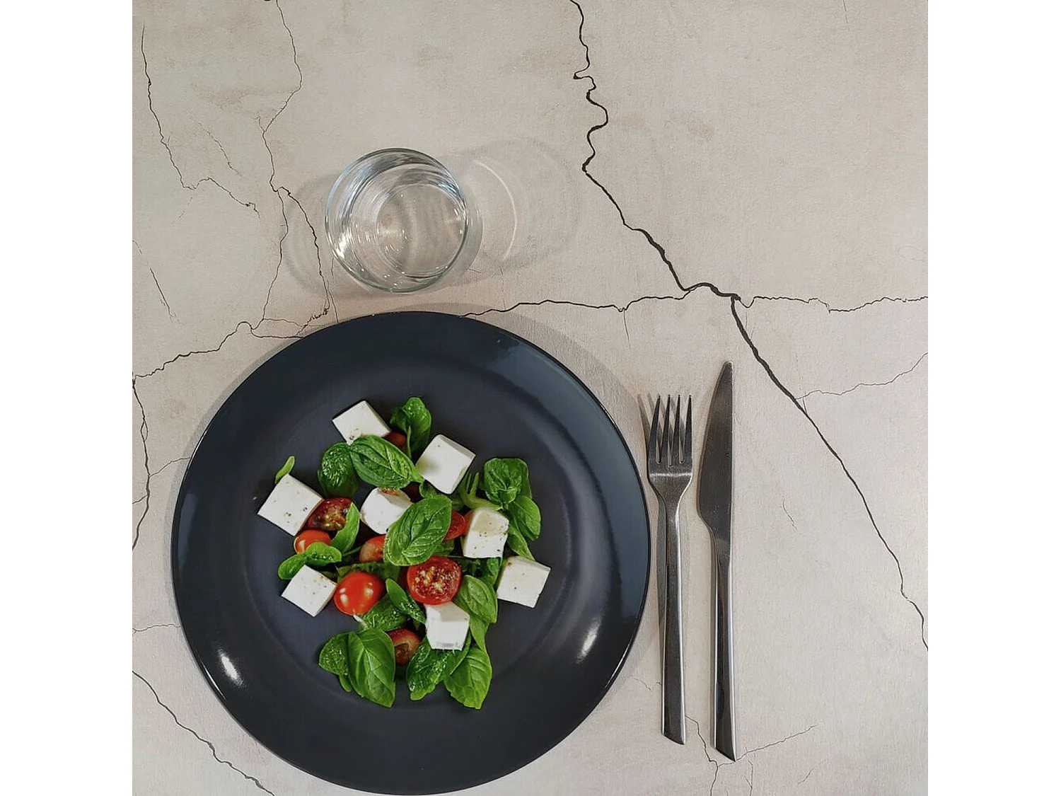 Table 70 x 70 cm - modèle Rome marbré lune blanche