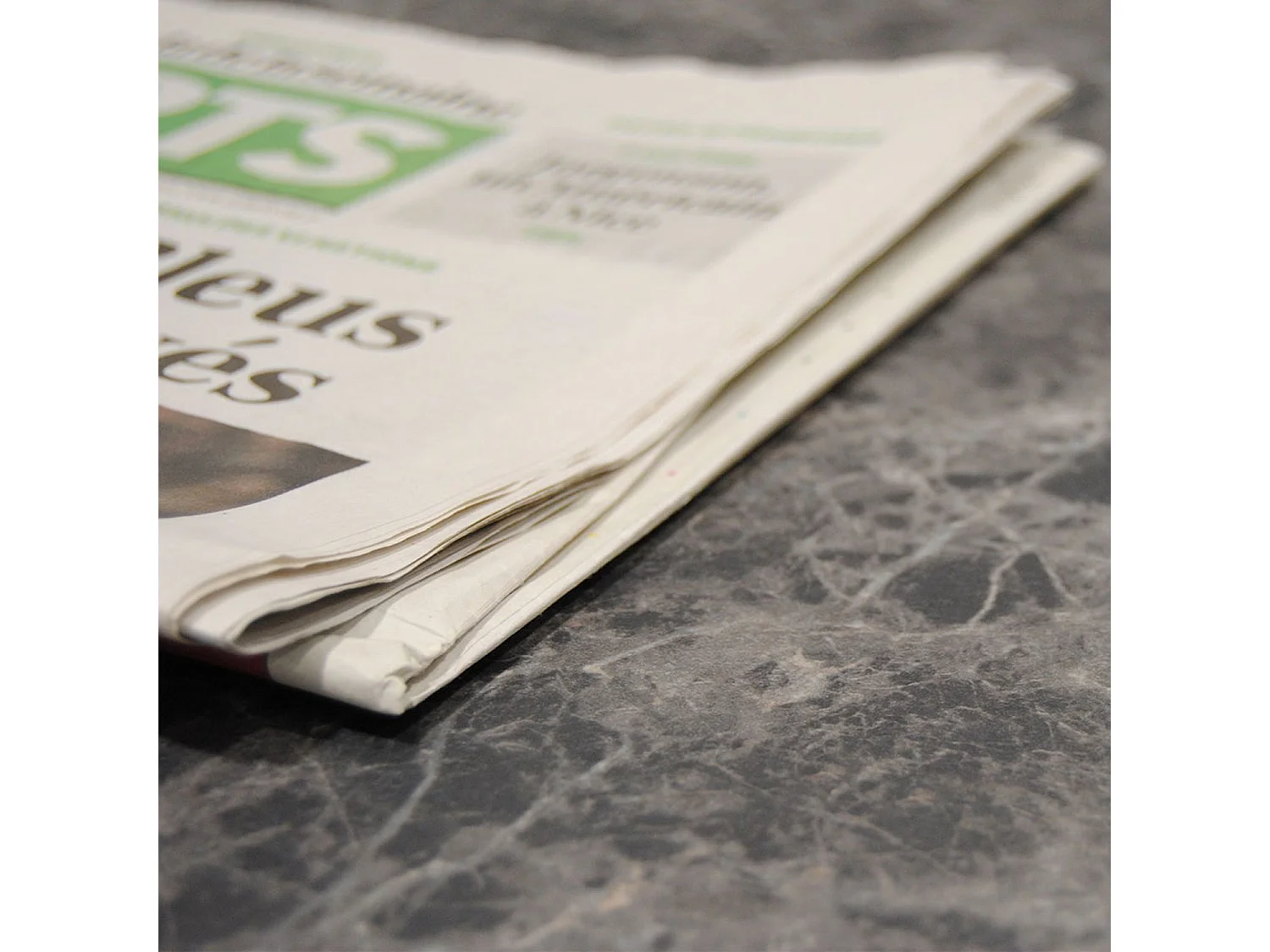 Table 70 x 70 cm - modèle Milan marbre indra