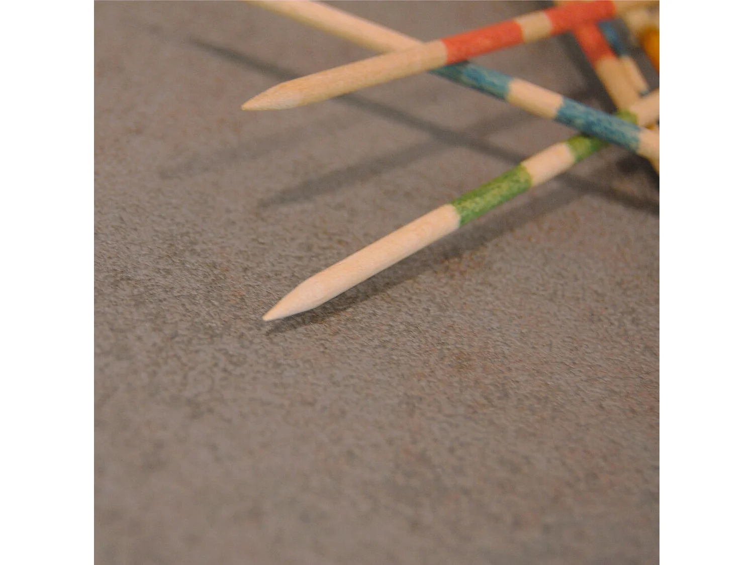 Table 70 x 70 cm - modèle Dina bronze oxydé