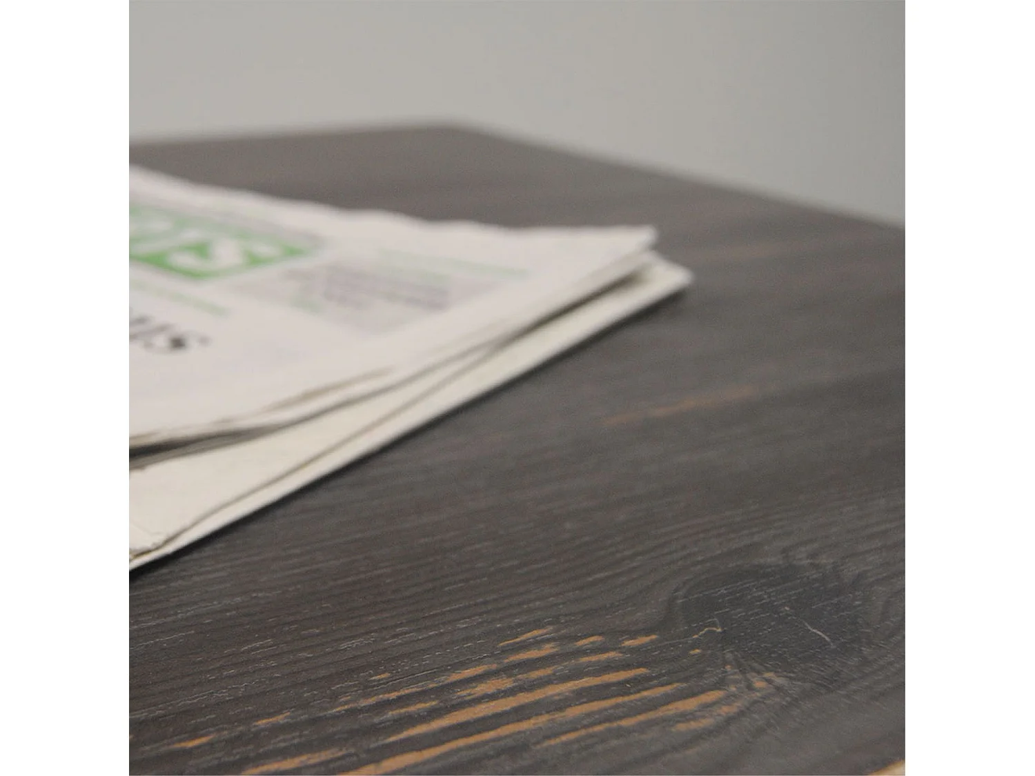 Table 70 x 70 cm - modèle Dina pin ancien