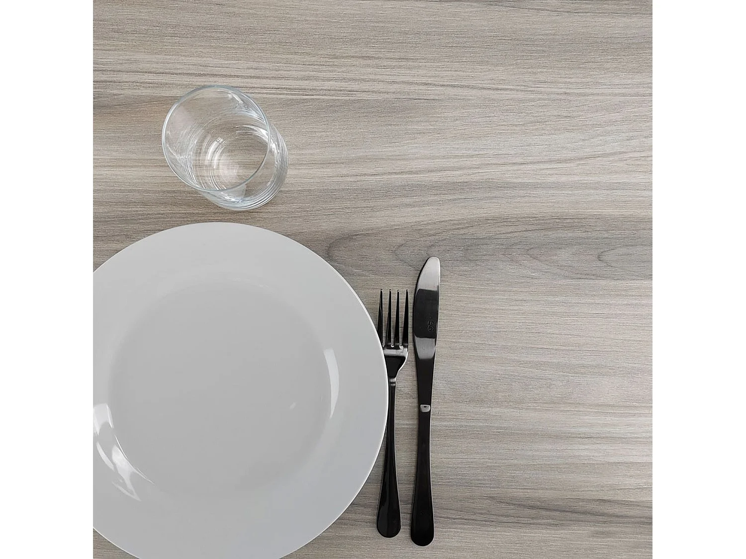 Table 70 x 70 cm - modèle Milan T chêne tages