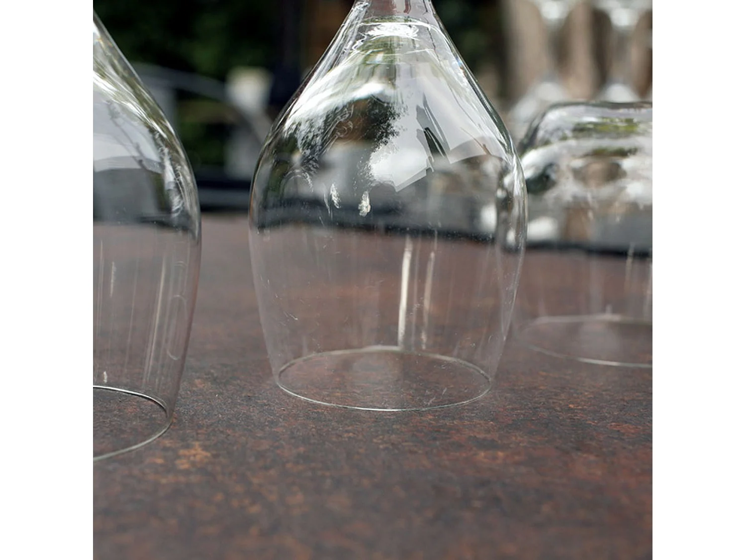 Table 90 x 90 cm - modèle Bazila rouille roc