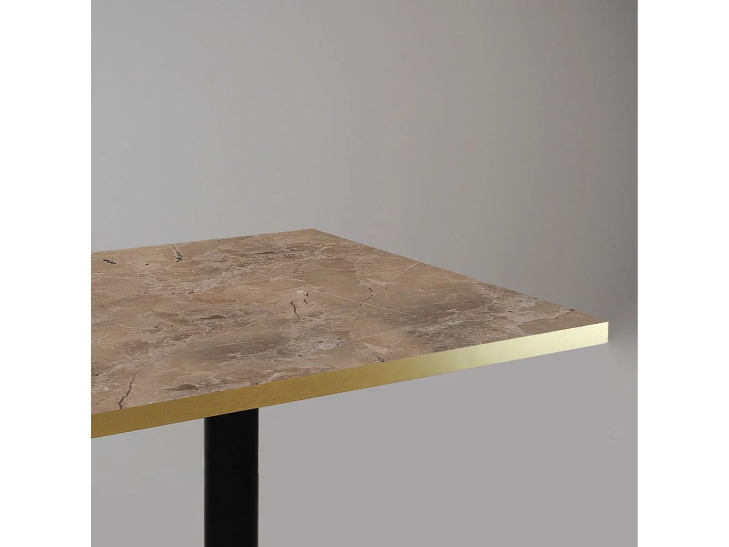 Table 70 x 70 cm - modèle Milan marbre grec chants laiton