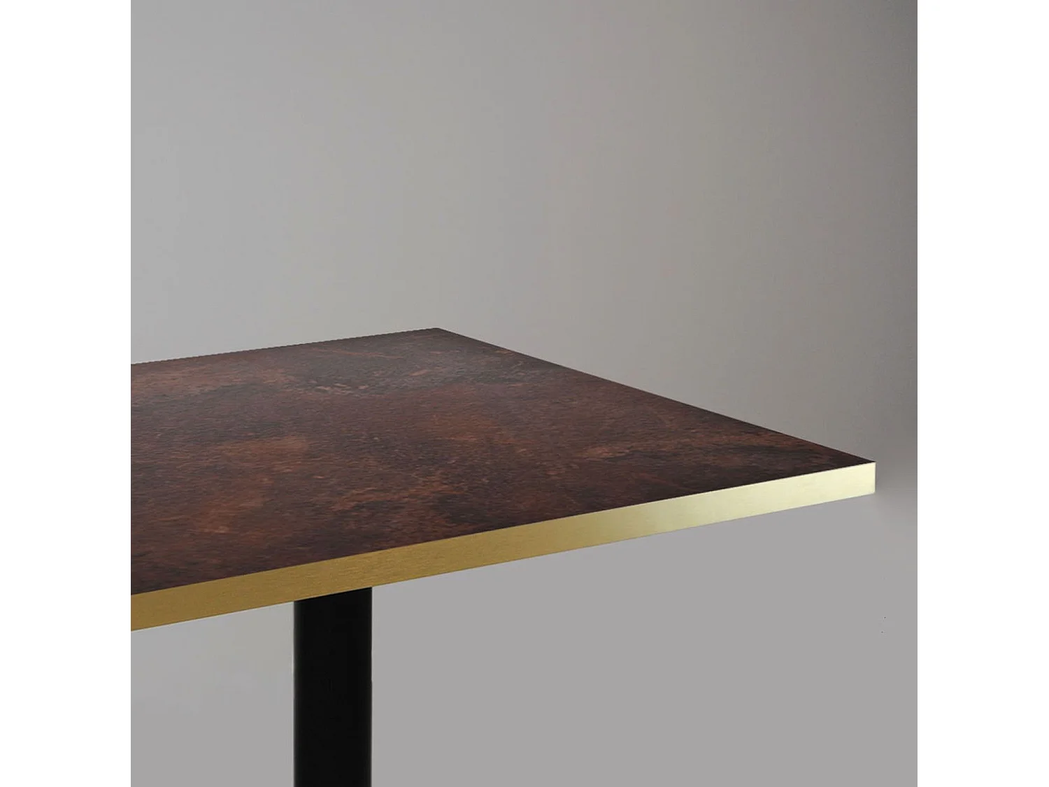 Table ronde Ø 70 cm - modèle Round rouille roc chants laiton