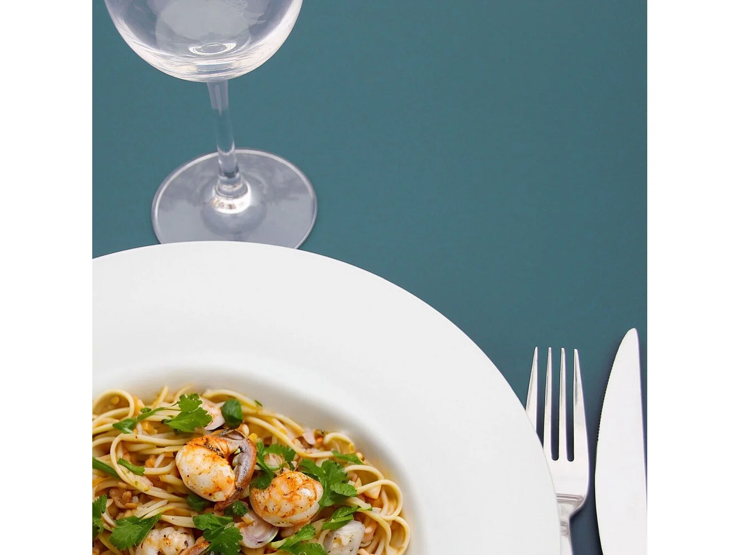 Table ronde Ø 120 cm - modèle Rome bleu de prusse