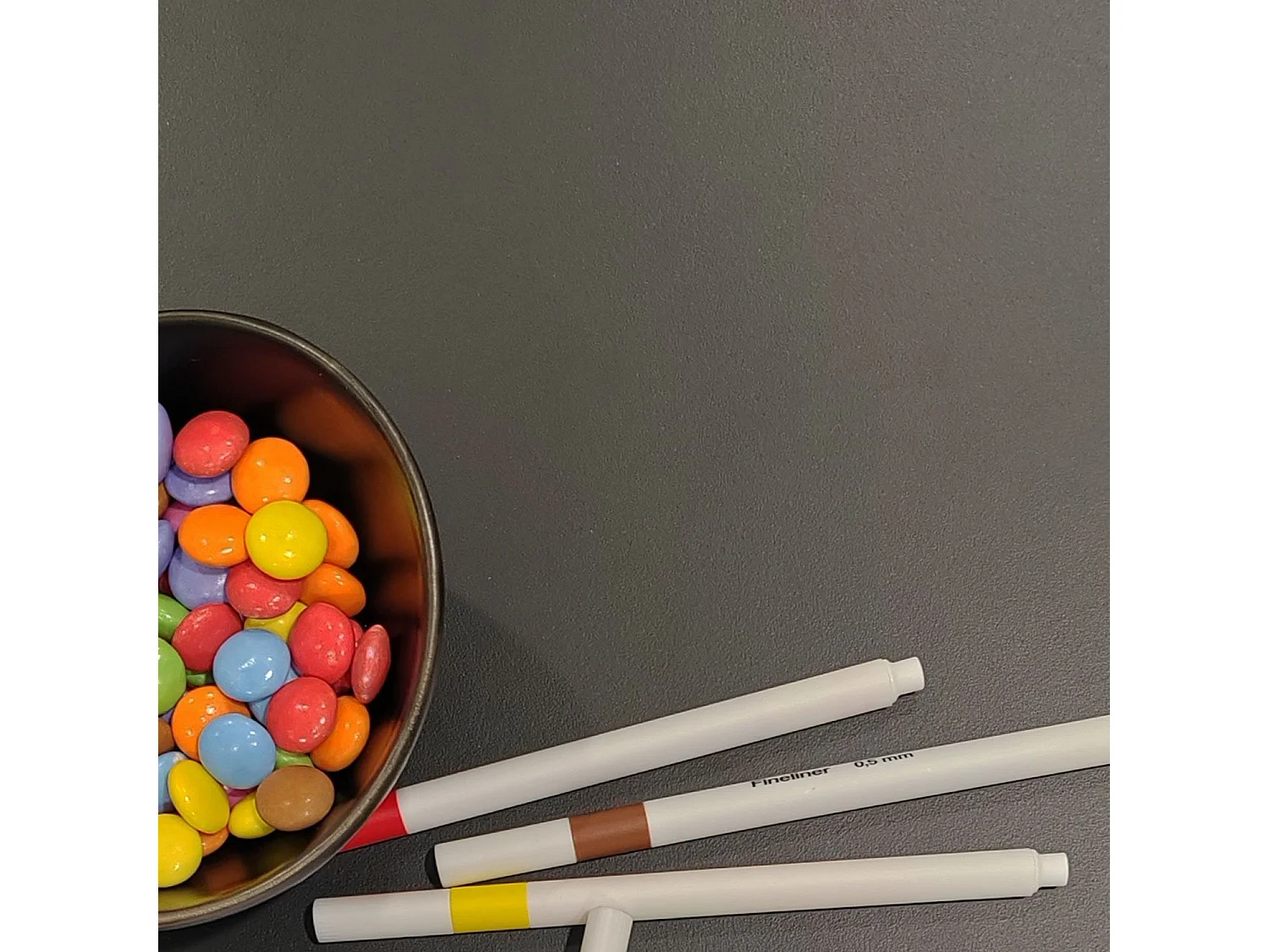 Mange-debout 60 x 60 cm - modèle Bazila noir