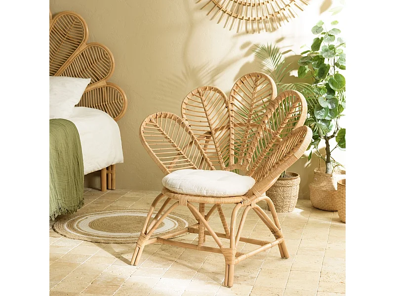 KALLY - Fauteuil en rotin couleur brun miel coussin d'assise blanc