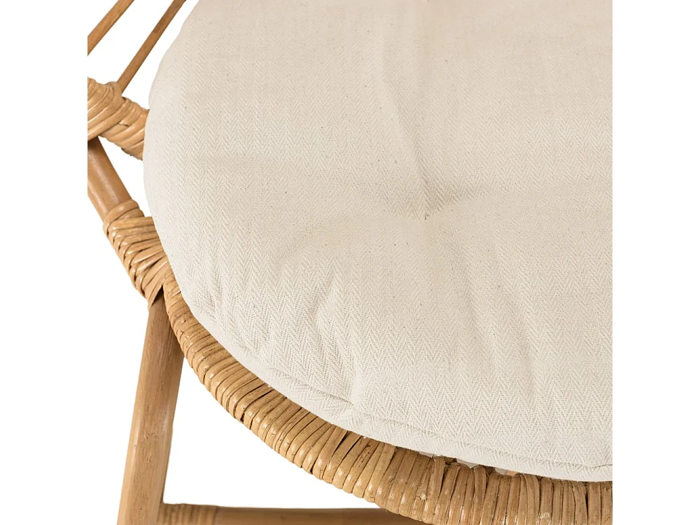 KALLY - Fauteuil en rotin couleur brun miel coussin d'assise blanc