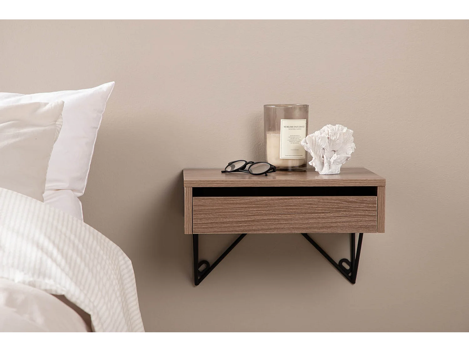 Holy Nachttisch wandhängend 30x41cm Nussbaum.