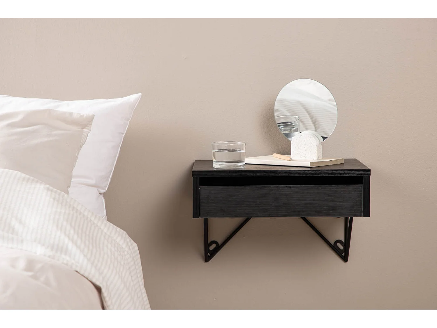 Holy Nachttisch wandhängend 30x41cm schwarz.