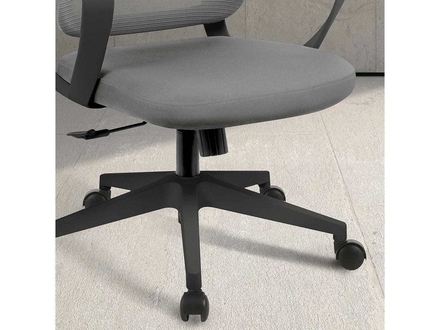 Chaise de bureau H97-107cm x L66cm x P61cm - gris et noir - Leah