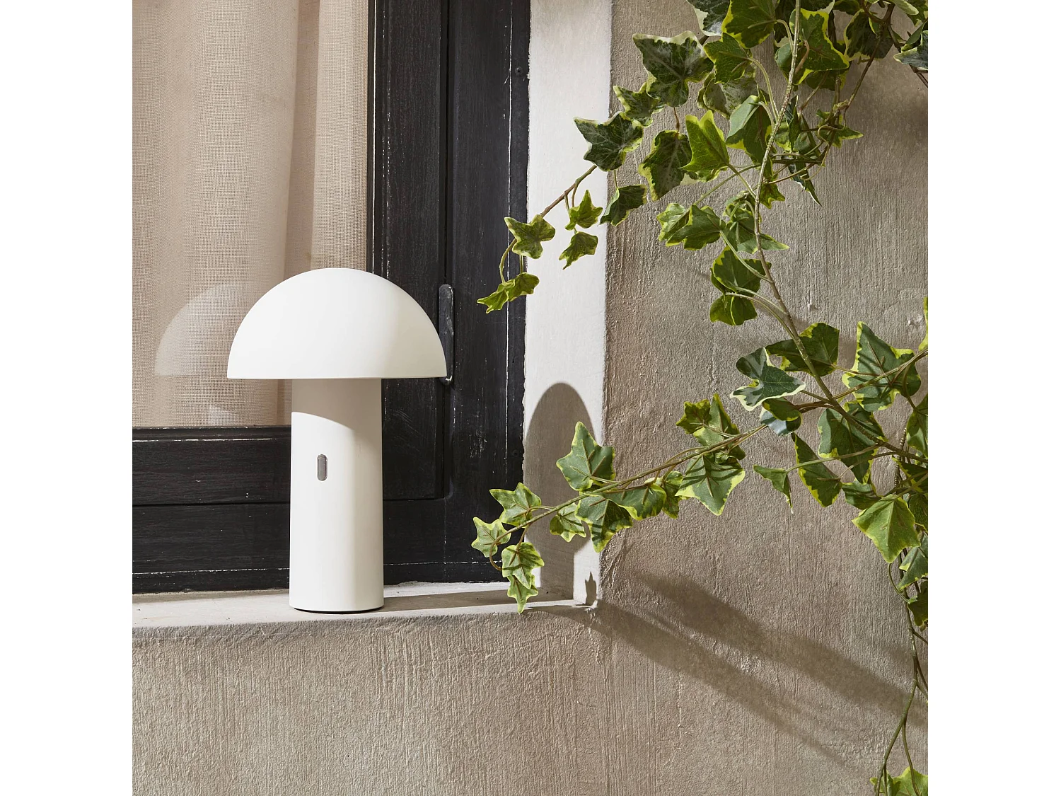 Lampada da tavolo a batteria nomadic con testa orientabile, 28cm,