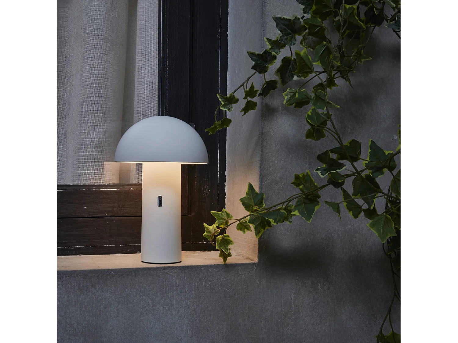 Lampada da tavolo a batteria nomadic con testa orientabile, 28cm,