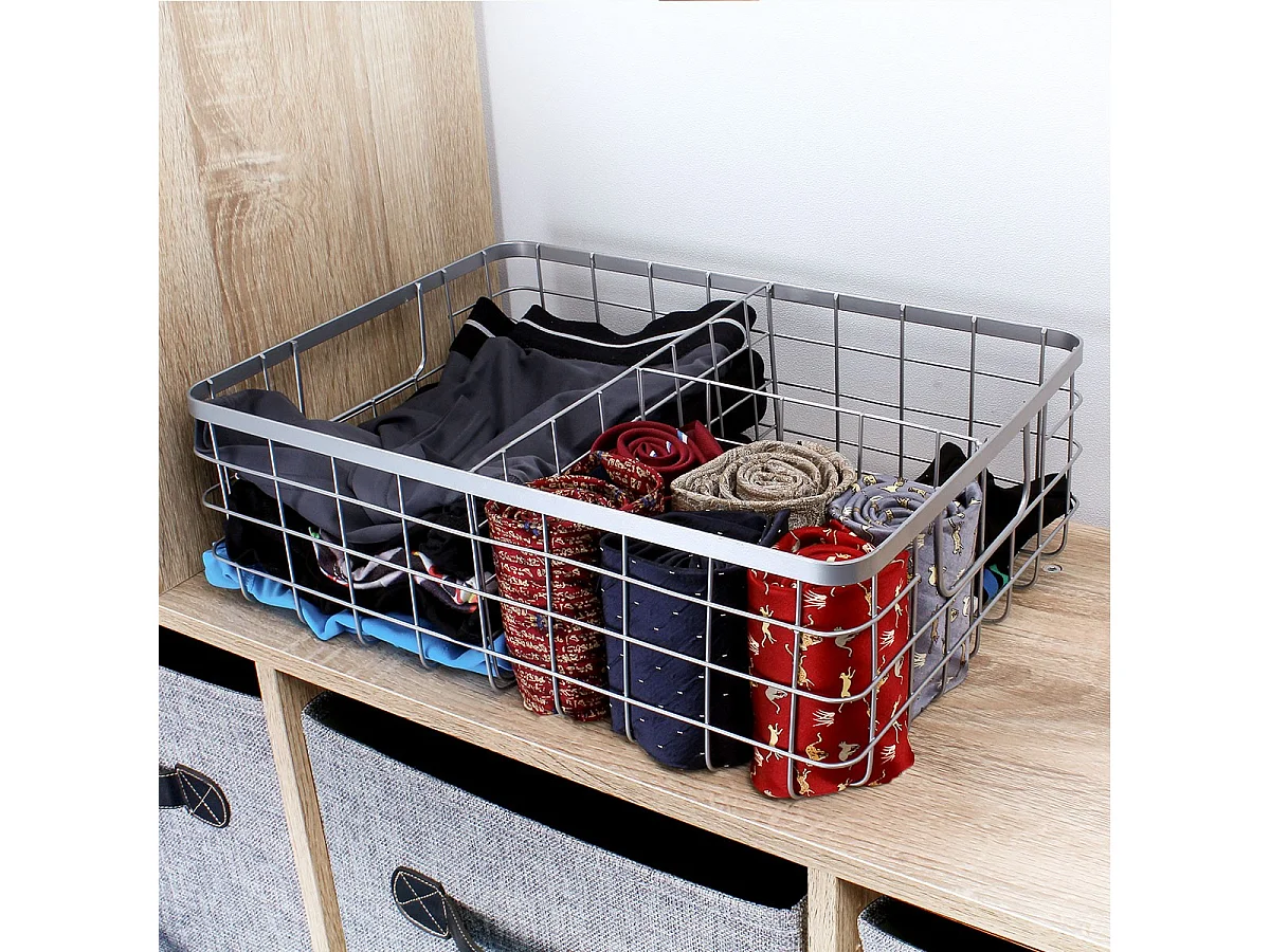 Cesta de arame cinza com 3 compartimentos de metal