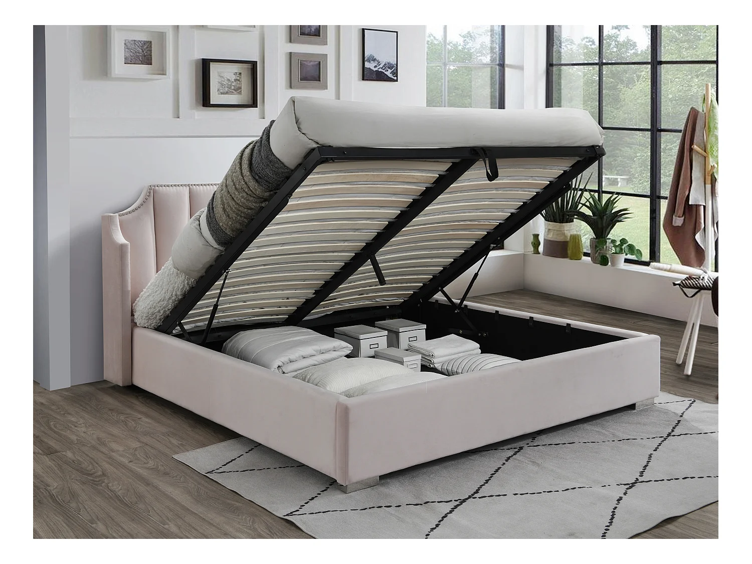 Łóżko ze skrzynią 180 × 200 cm z zagiętym zagłówkiem – Welurowe – Różowe + Materac – TEOMIS