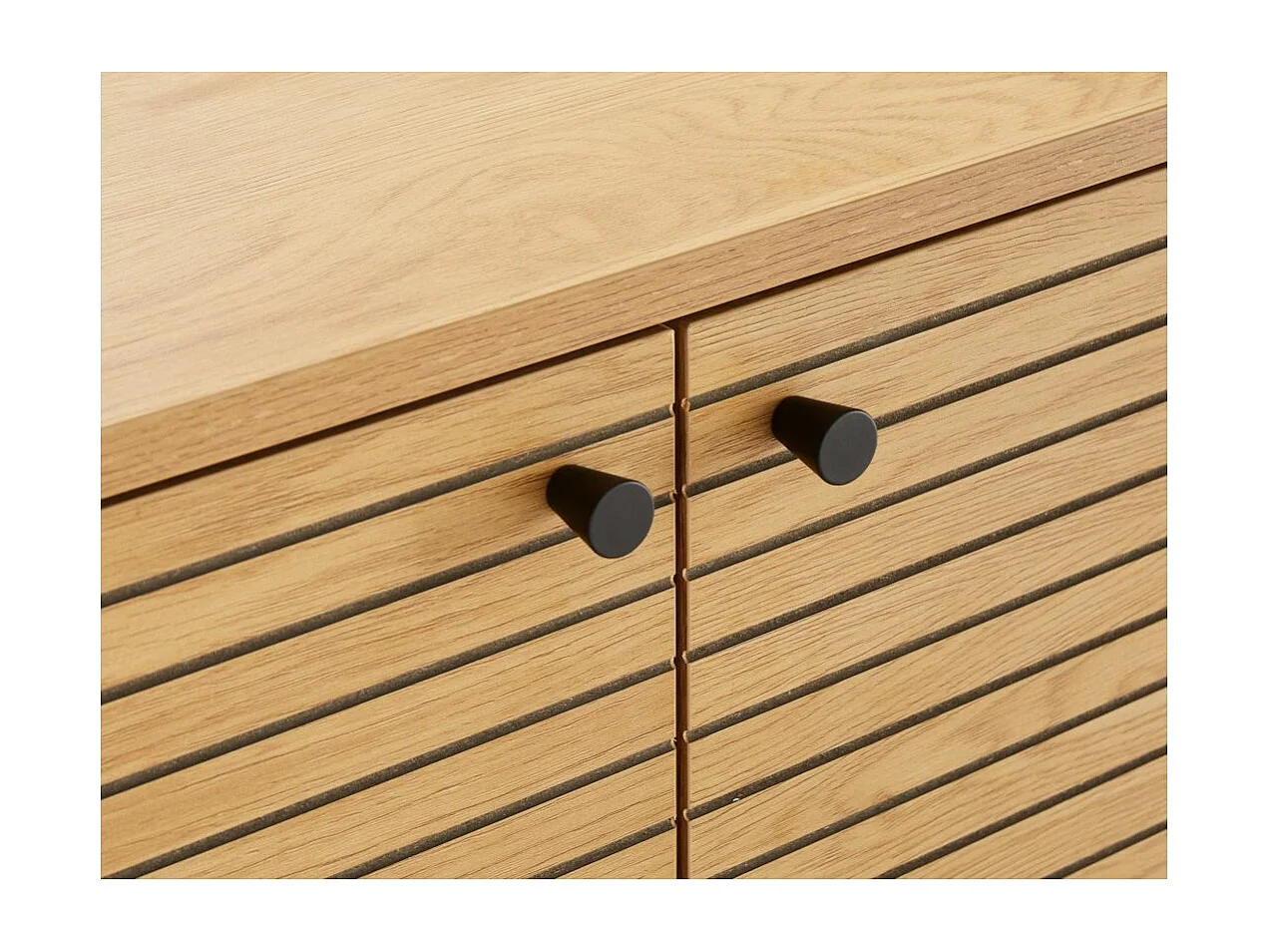 Buffet BRODIE avec finition chêne et pieds noirs - 150x140 cm - Bois