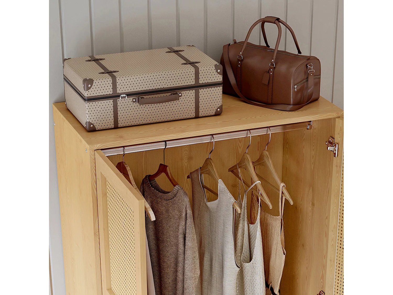 Armoire avec tringle - 2 portes grillagées en rotin et 1 compartiment abattant - Naturel