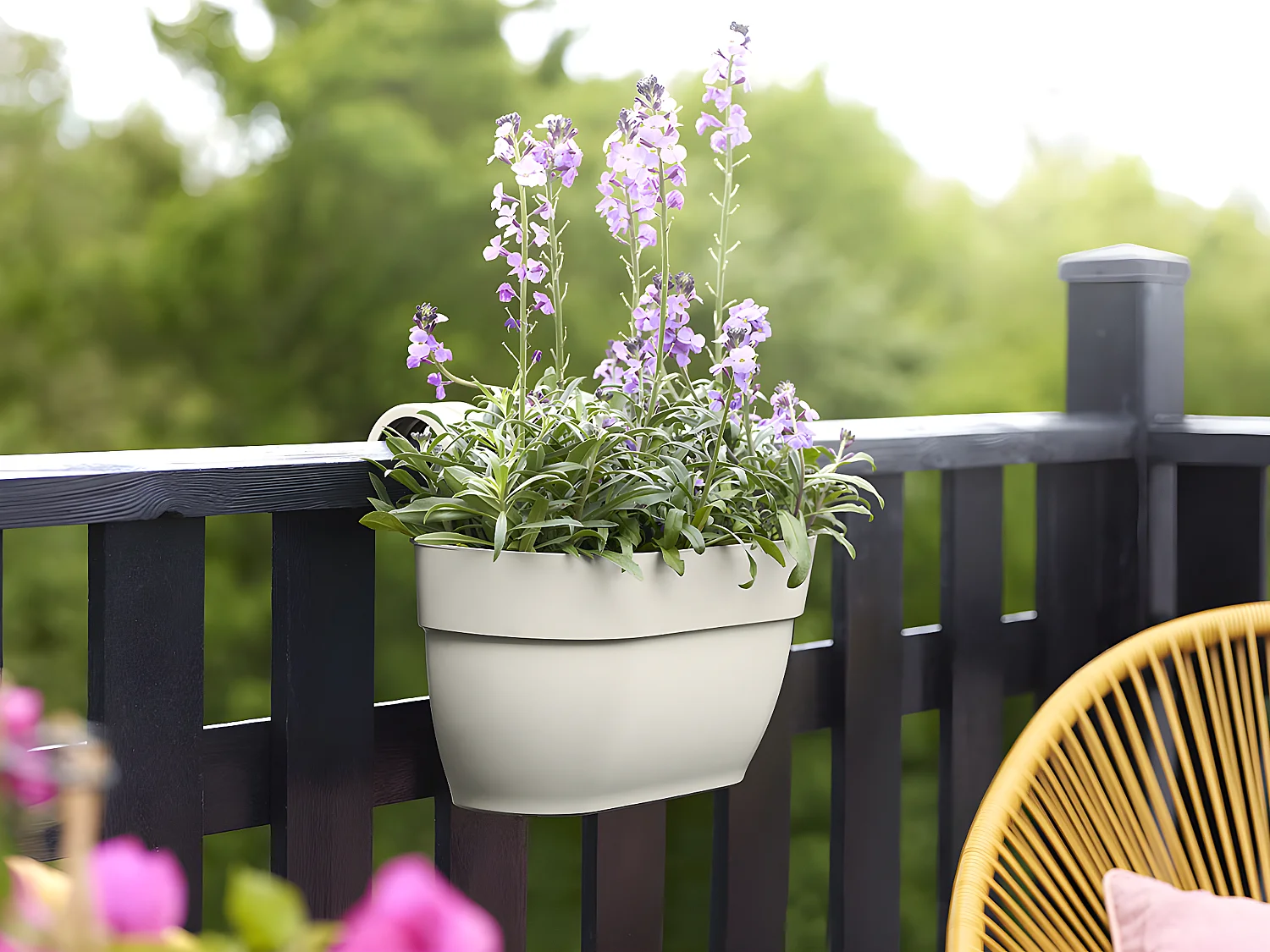 Balconnière en plastique Elho Vibia Campana Easy Hanger Medium blanc soie - 36 x 24 x 26,5 cm