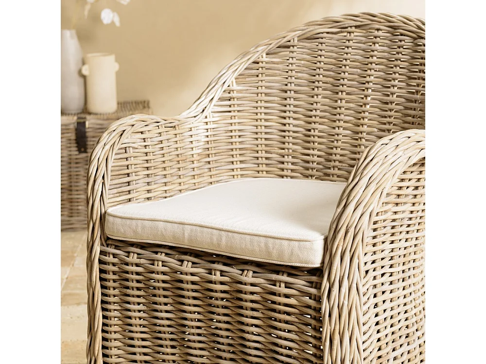 KALLY - Fauteuil en rotin avec coussin d'assise blanc