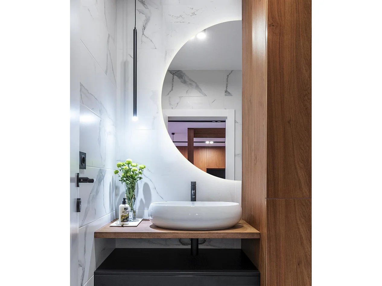 Miroir LED semi-circulaire de qualité supérieure à suspendre pour salon 30 cm x 60 cm Lumière neutre