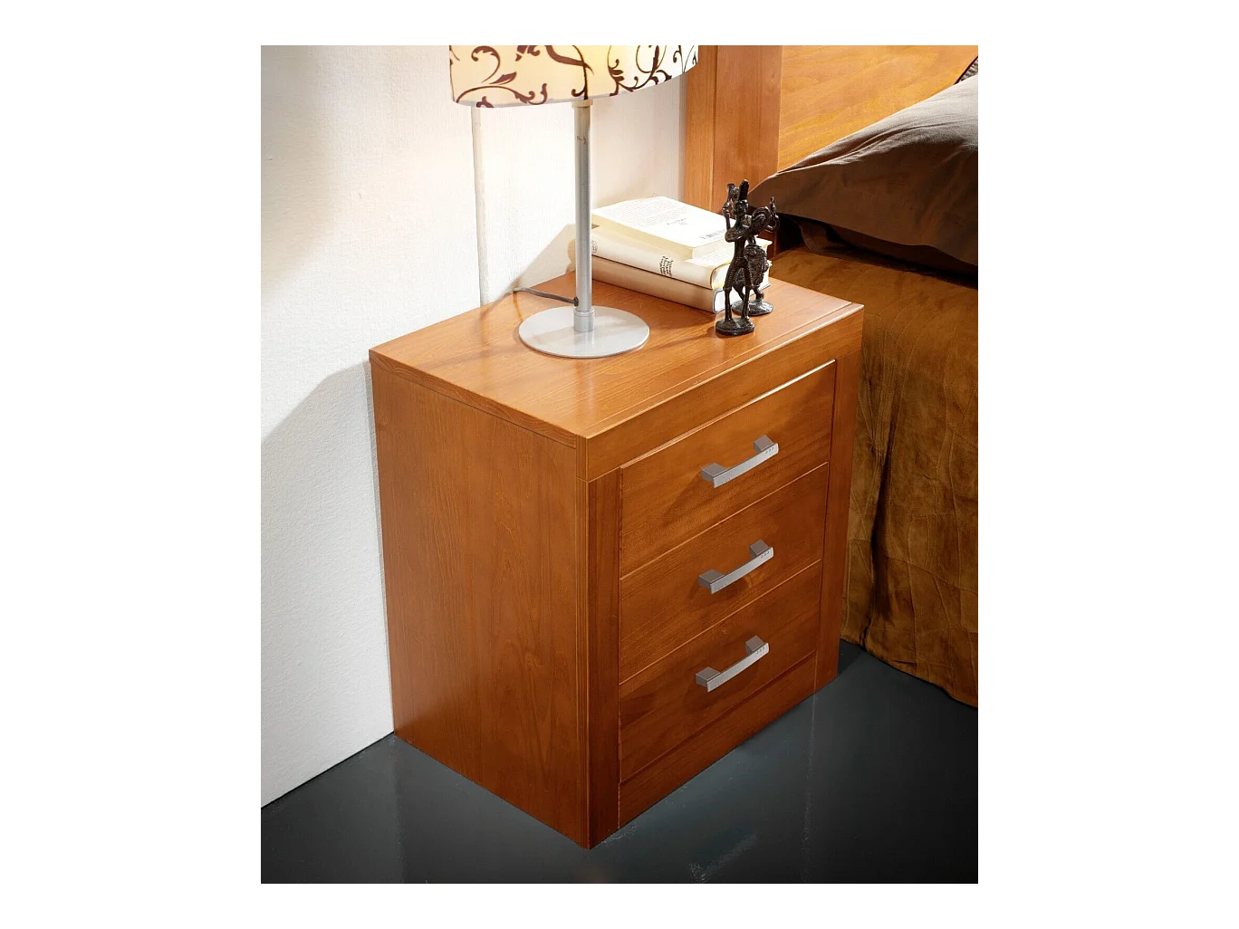 Mesita 3 cajones , pino macizo, Moblit, serie Kalpe, medidas: (55x50x35) cm ( altoxanchoxfondo), color cerezo