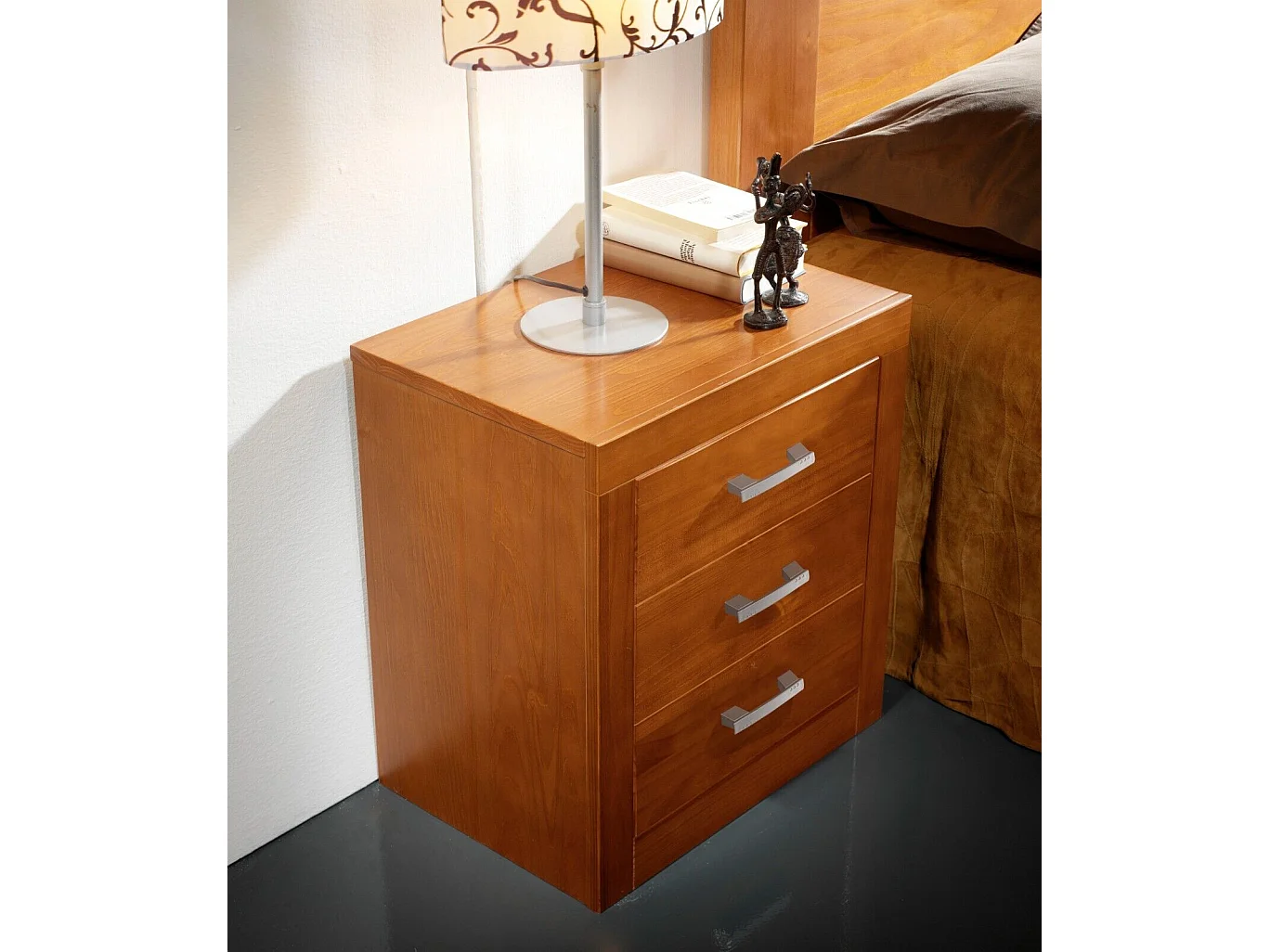 Mesita 3 cajones , pino macizo, Moblit, serie Kalpe, medidas: (55x50x35) cm ( altoxanchoxfondo), color cerezo