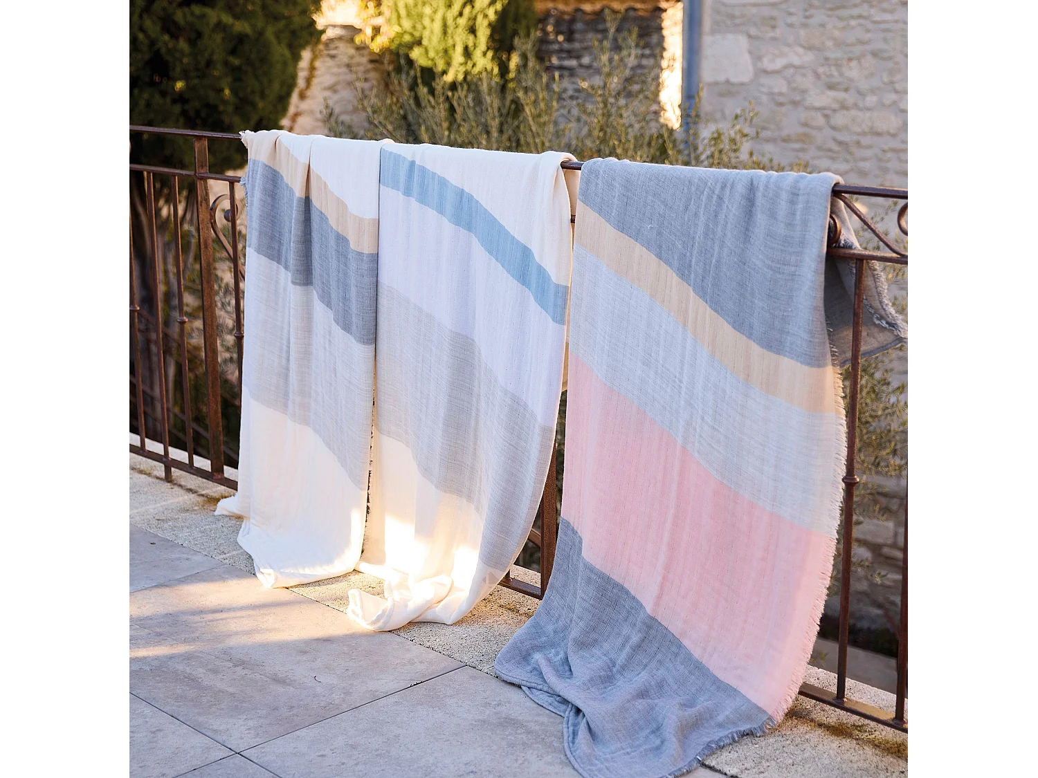 Plaid en triple gaze de coton 150x180 cm LUANDA Gris rose thé