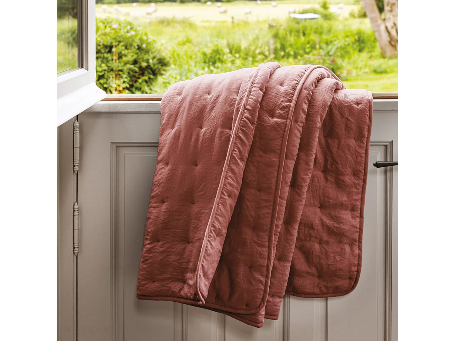 Dessus de lit matelassé 240x260 cm ANGKOR polyester rouge poterie