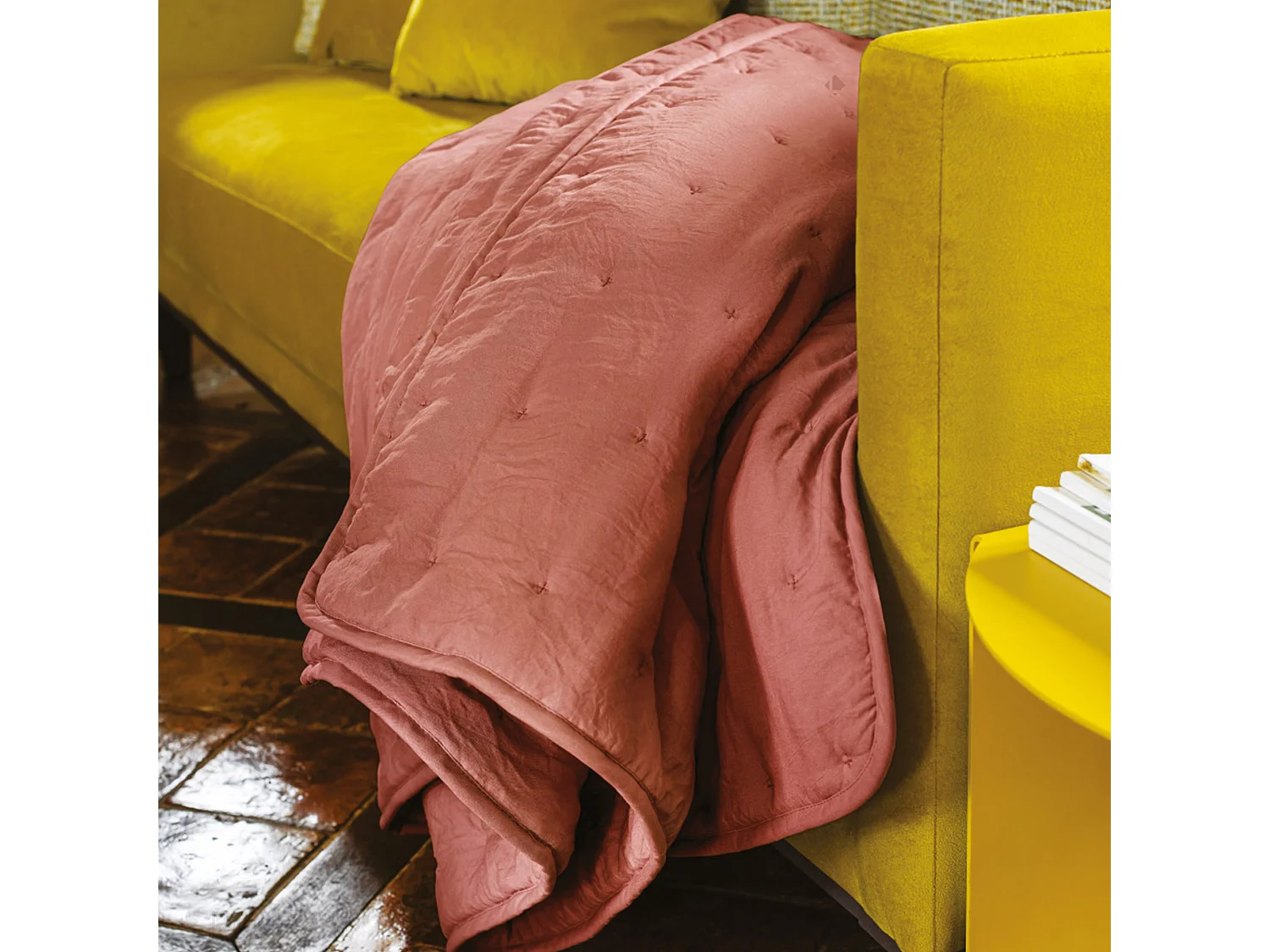 Dessus de lit matelassé 240x260 cm ANGKOR polyester rouge poterie