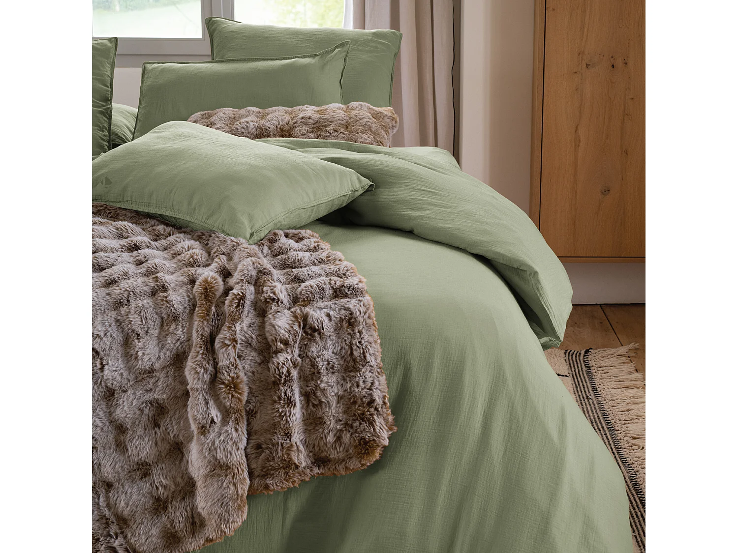 Drap housse MILOS mousseline de coton 160x200 cm bonnet 30 cm uni vert mousse