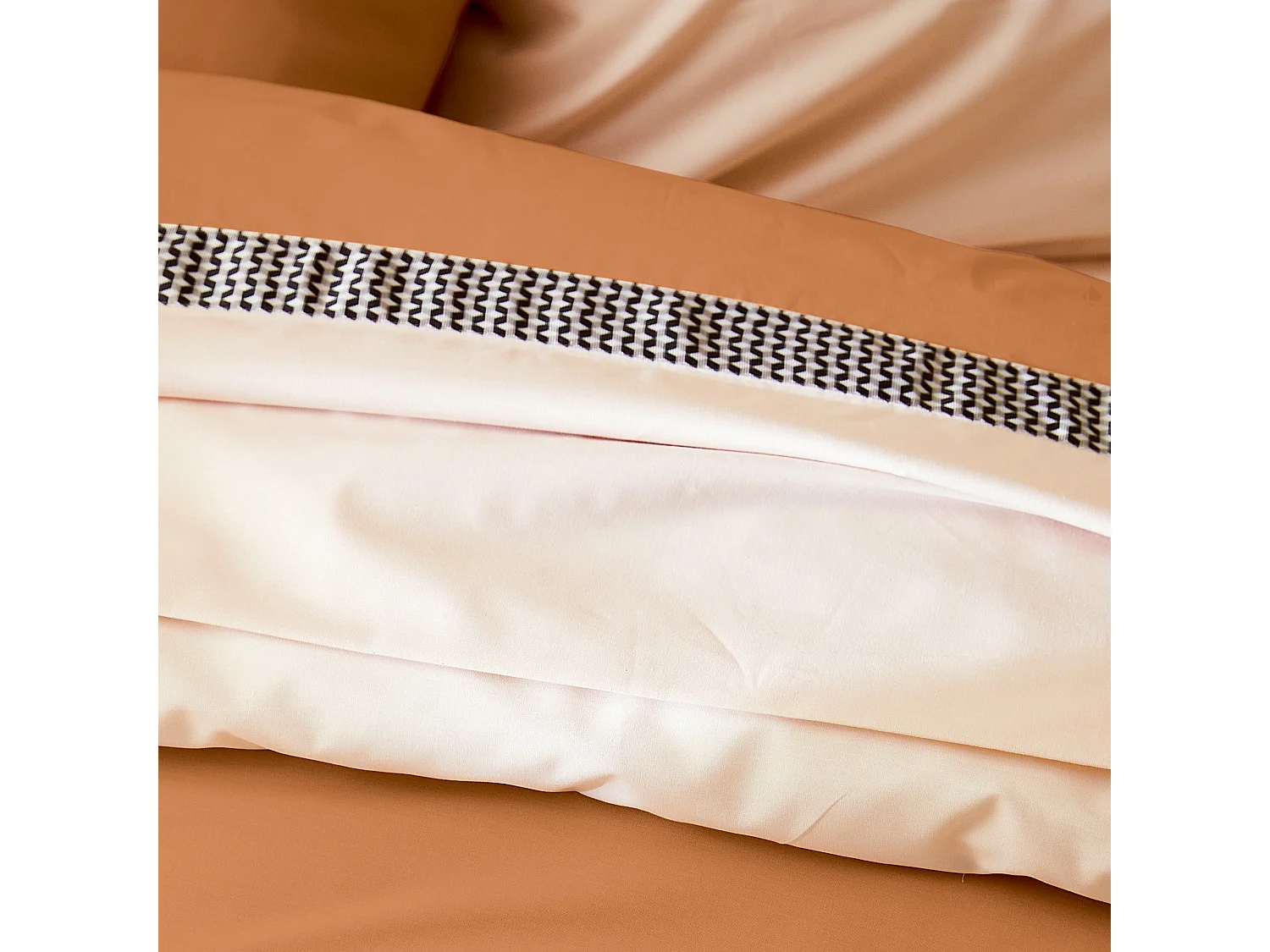 Drap plat 280x325 cm en 100% percale de coton MACASSAR Cognac