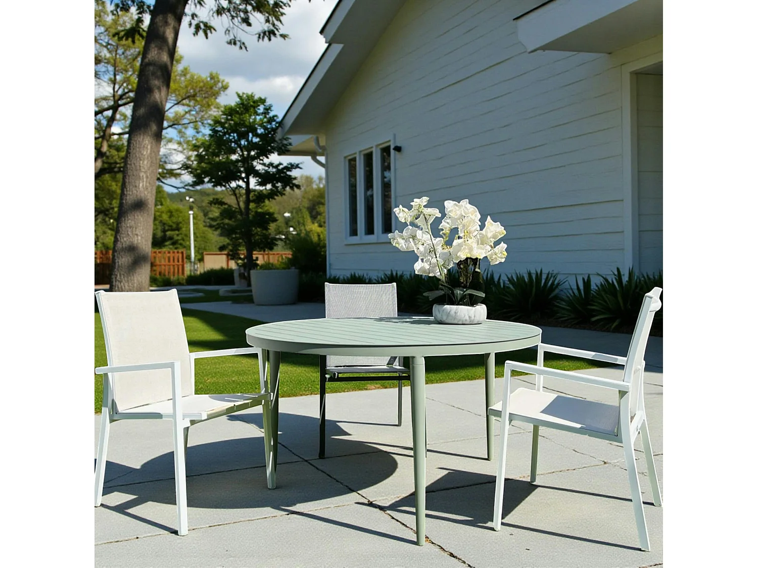 Table de jardin ronde en aluminium vert argile Ø 130 cm STOCKHOLM