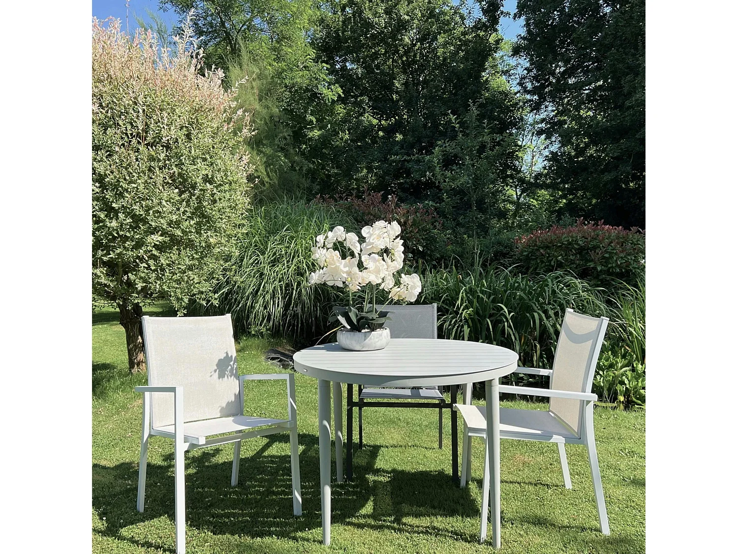 Table de jardin ronde en aluminium gris poudré Ø 100 cm STOCKHOLM
