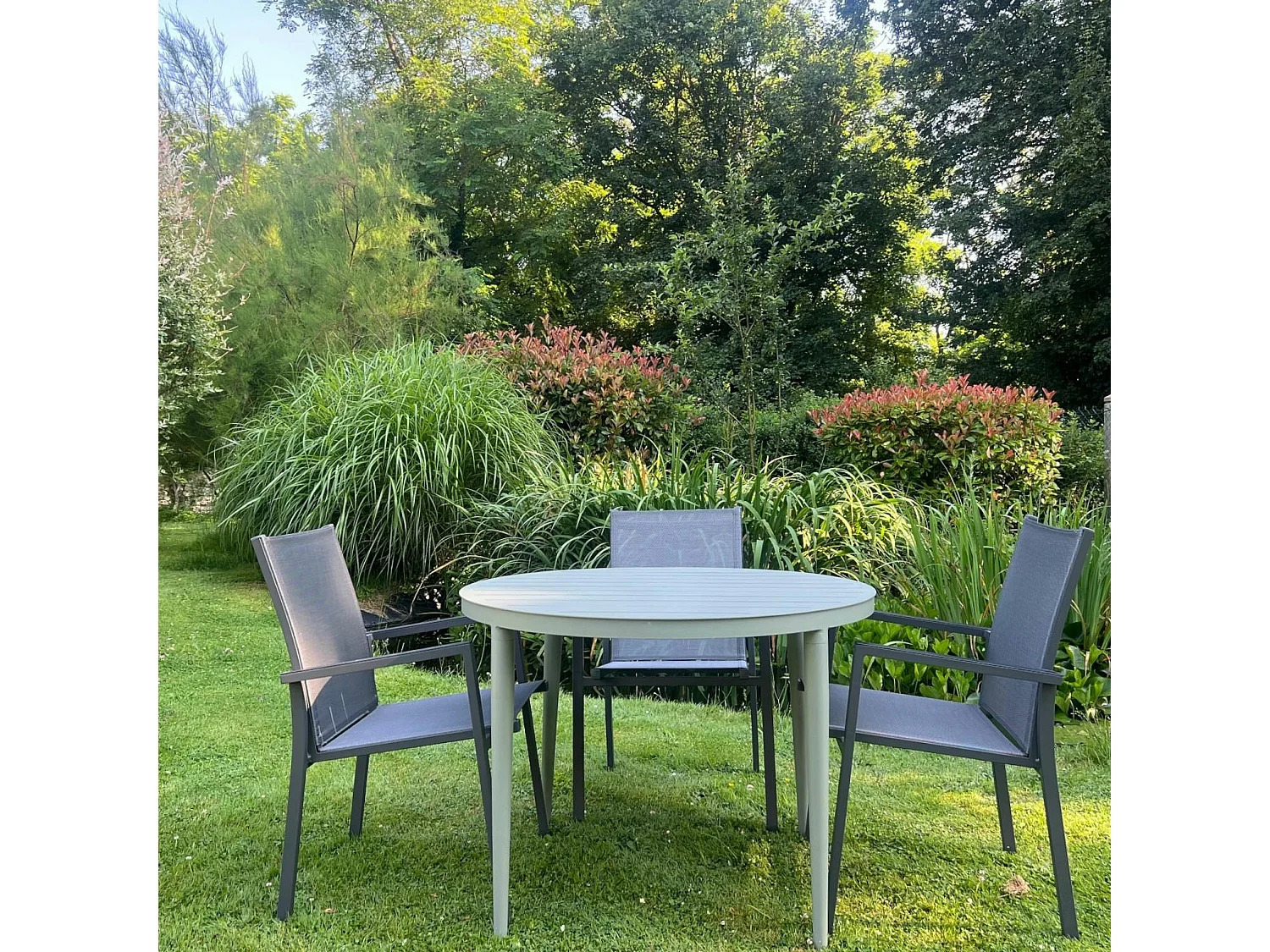 Table de jardin ronde en aluminium vert argile Ø 100 cm STOCKHOLM