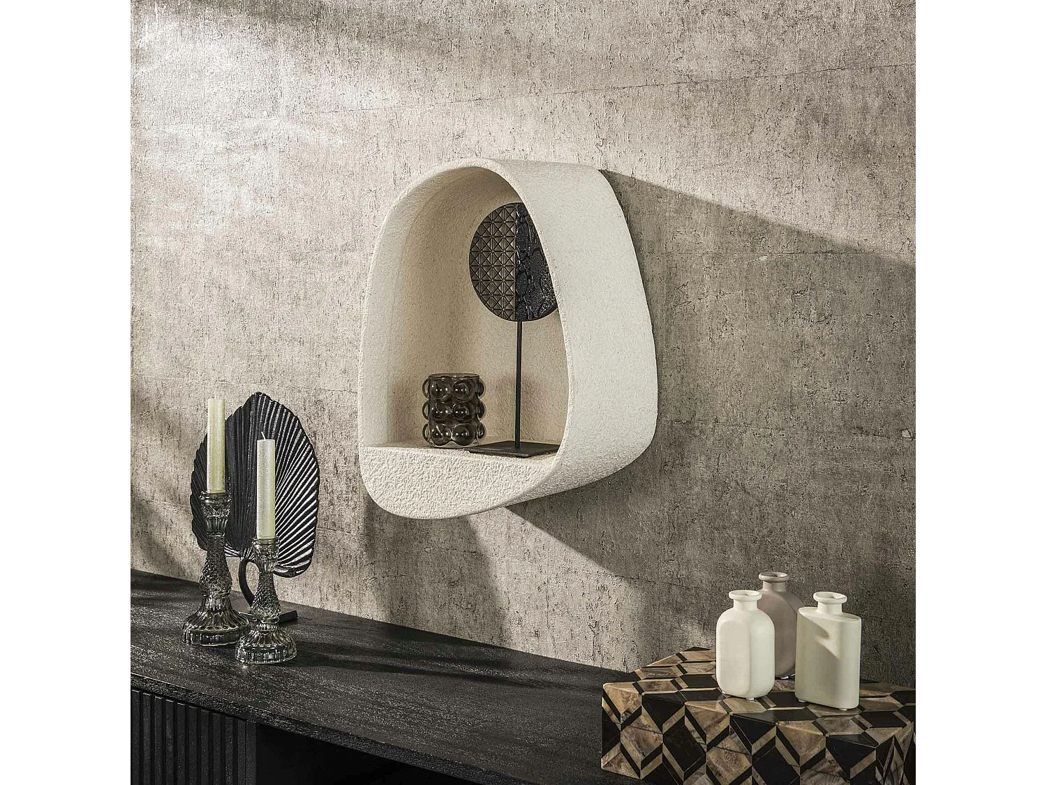 Etagère murale blanche en marbre composite forme organique 46 cm TAJ