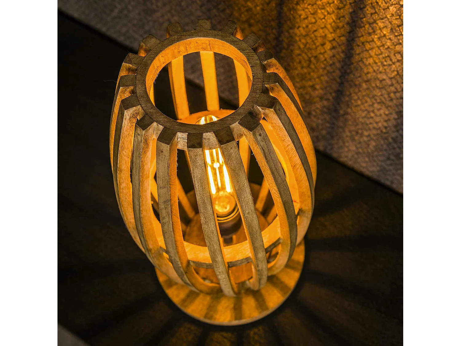 Lampe de table en bois de manguier ajouré LUCKNOW
