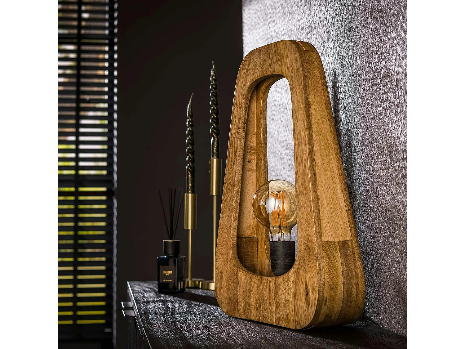 Lampe de table en bois de manguier forme organique H 50 cm LUCKNOW