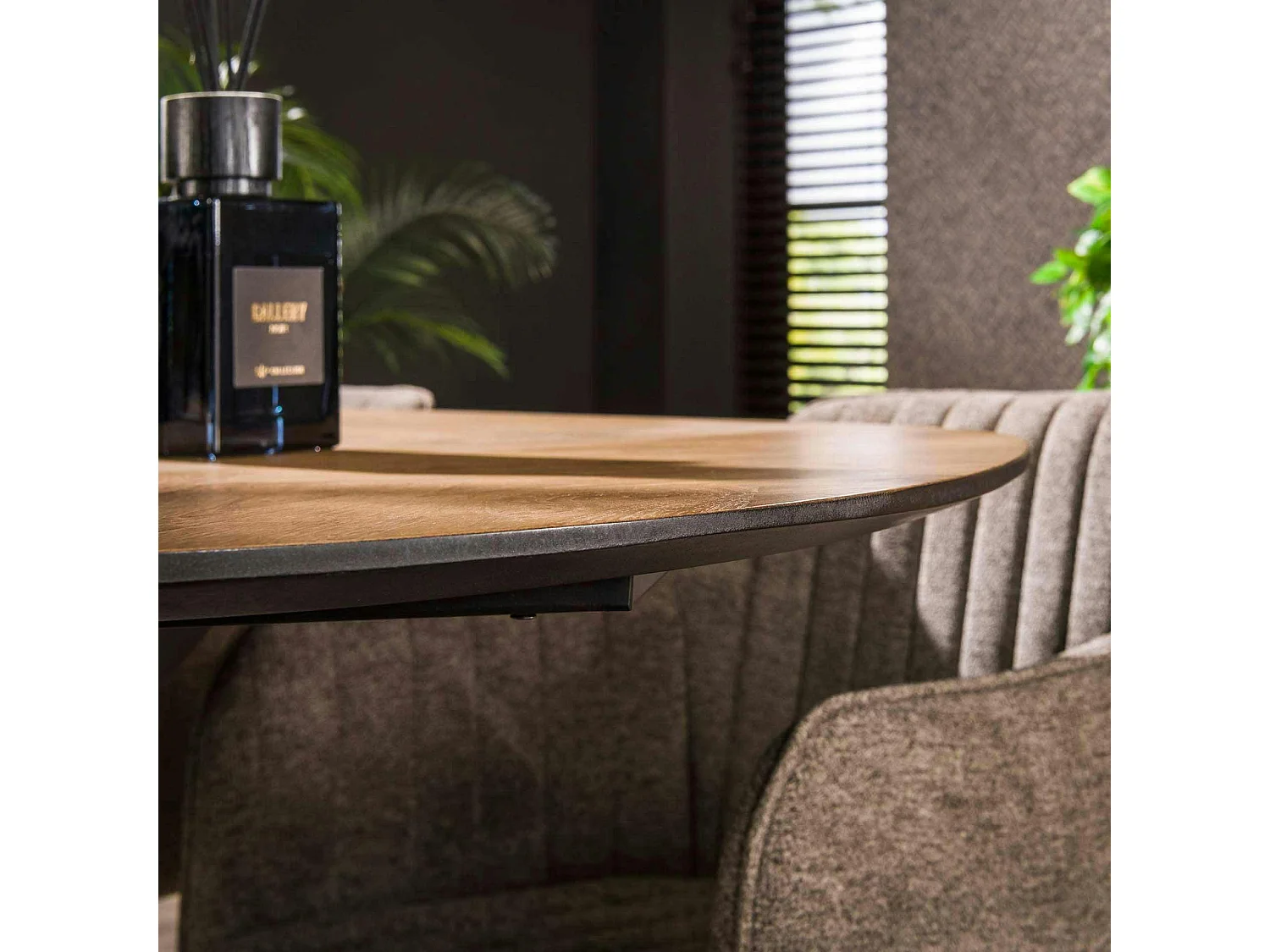 Table à manger bords ronds motif chevron, teck recyclé 180 cm MAYA