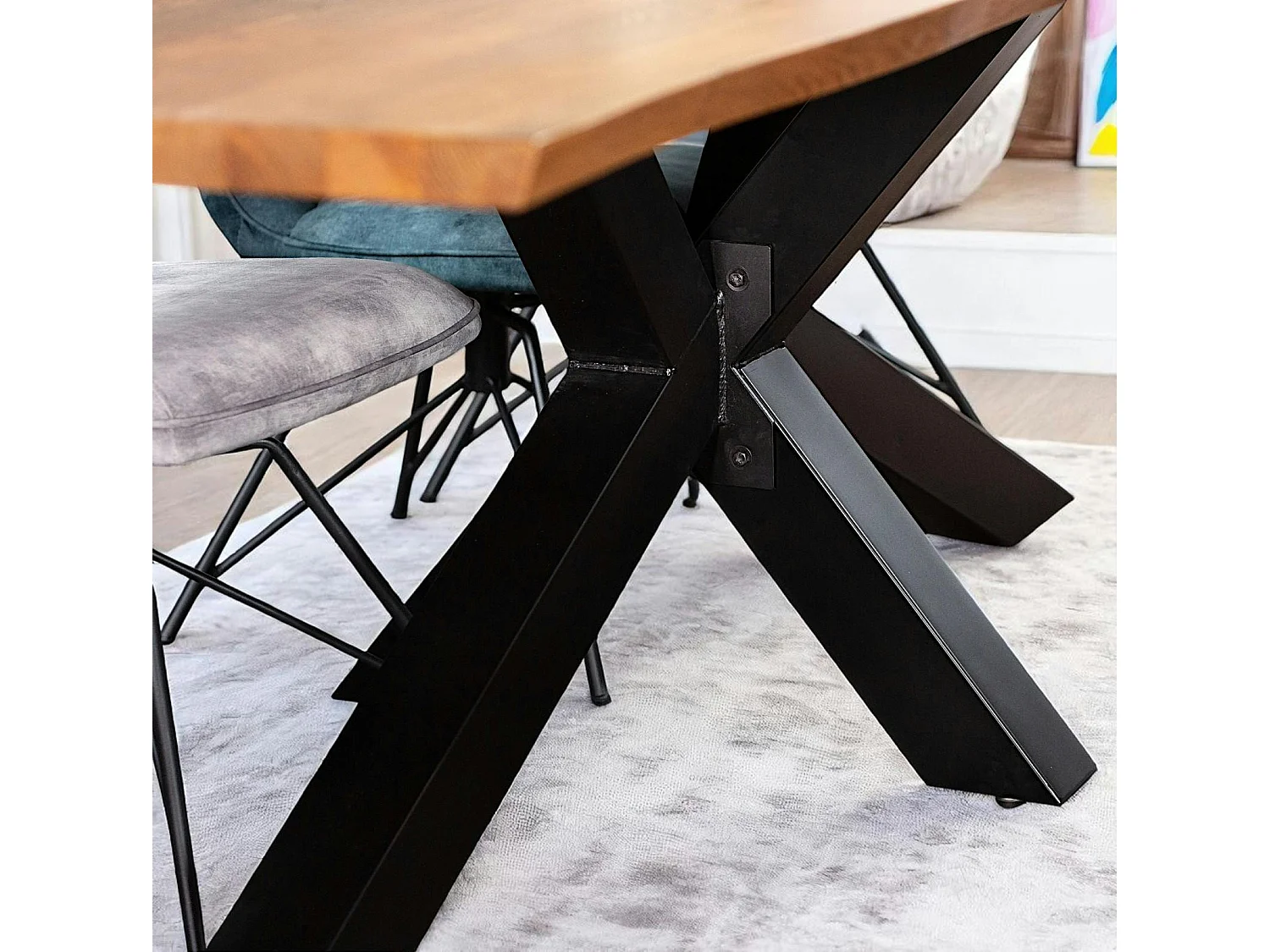 Table à manger en bois de chêne bordures naturelles 200 cm OKA