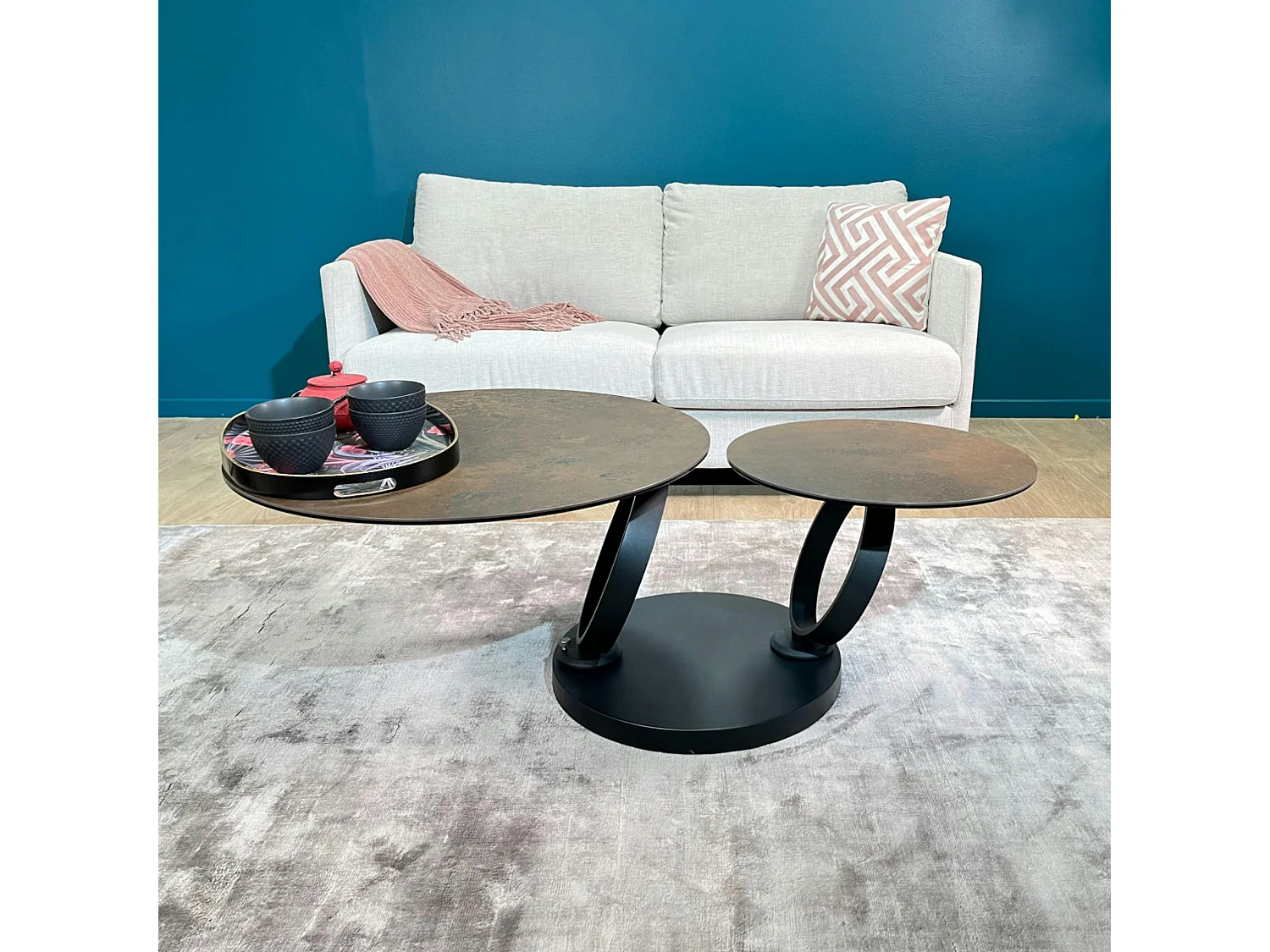 Table basse pivotante en céramique bronze LOMBARDIE