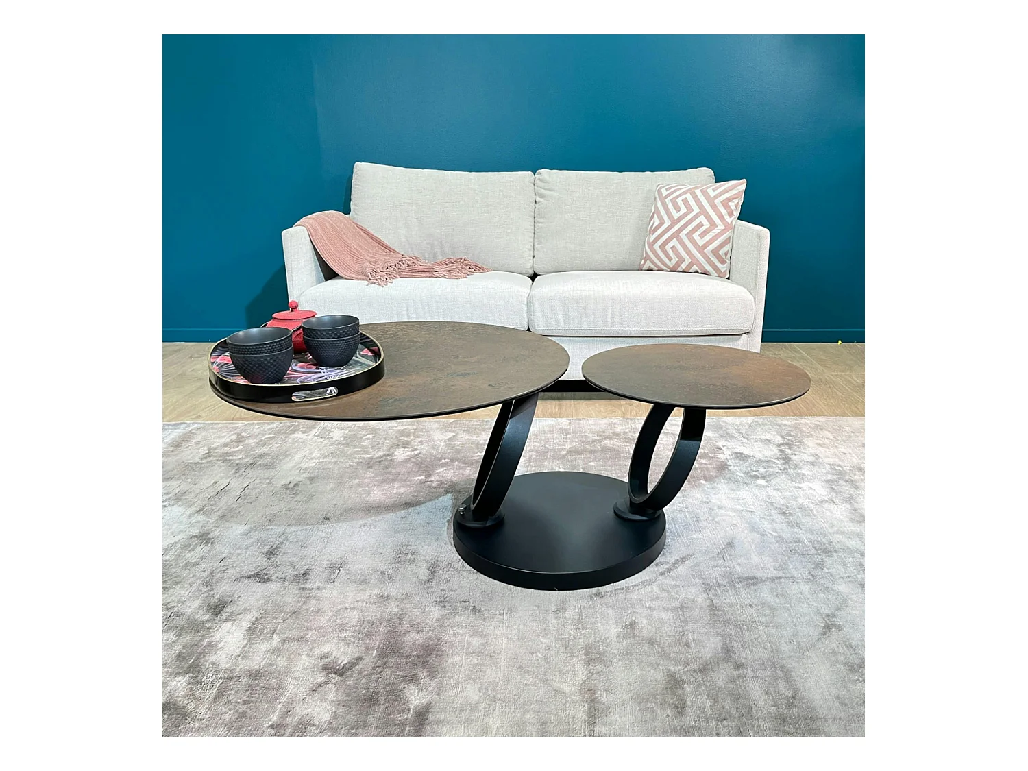 Table basse pivotante en céramique bronze LOMBARDIE