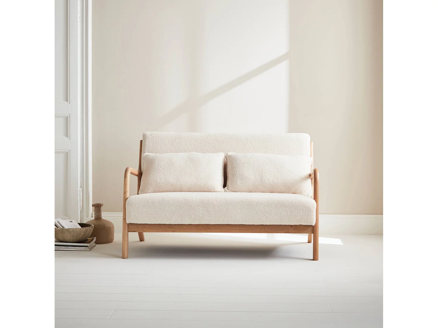 Banquette 2 places scandinave en bois et tissu bouclette. Lorens. L 124 x P 83 x H 77cm