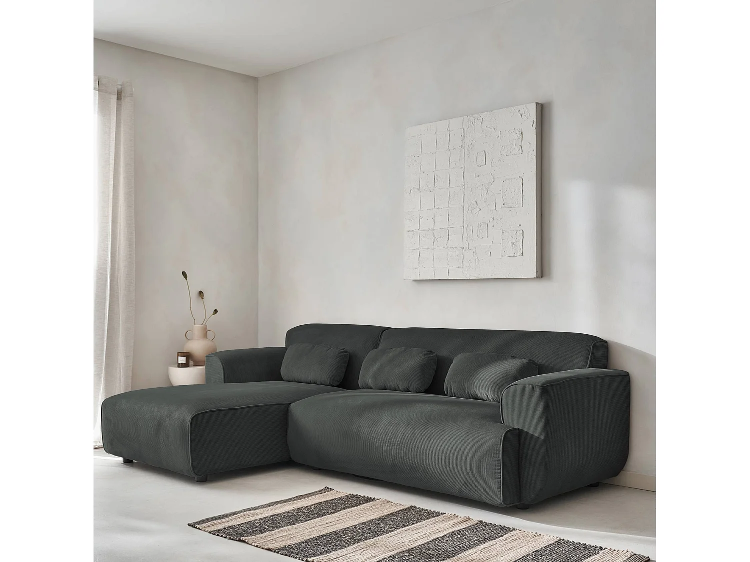 Canapé d'angle gauche. 2 à 3 places. velours côtelé gris. Wallas L 196 x P 151 / 91 / x H 73cm