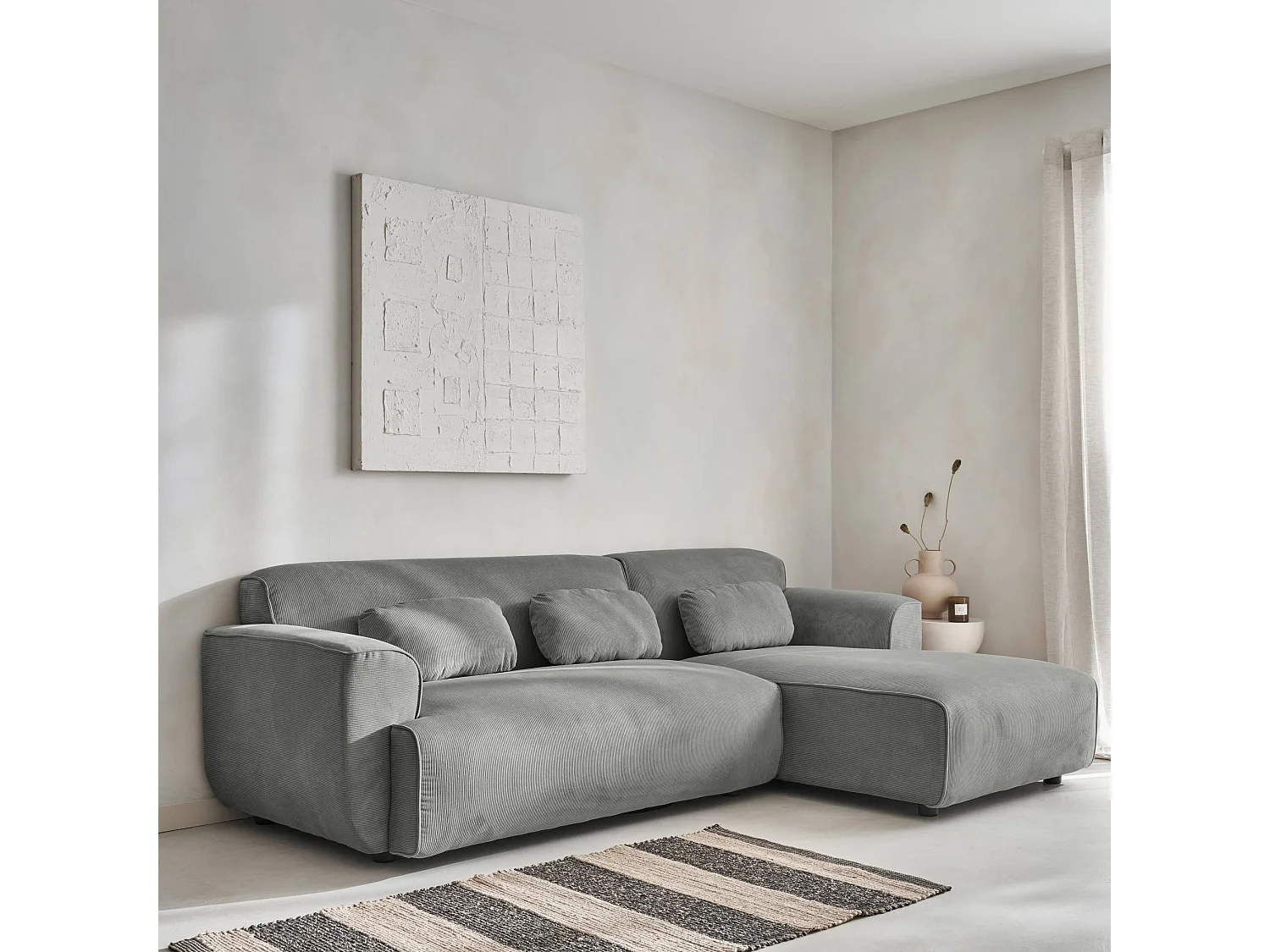 Canapé d'angle droit. 2 à 3 places. velours côtelé gris clair. Wallas L 196 x P 151 / 91 / x H 73cm