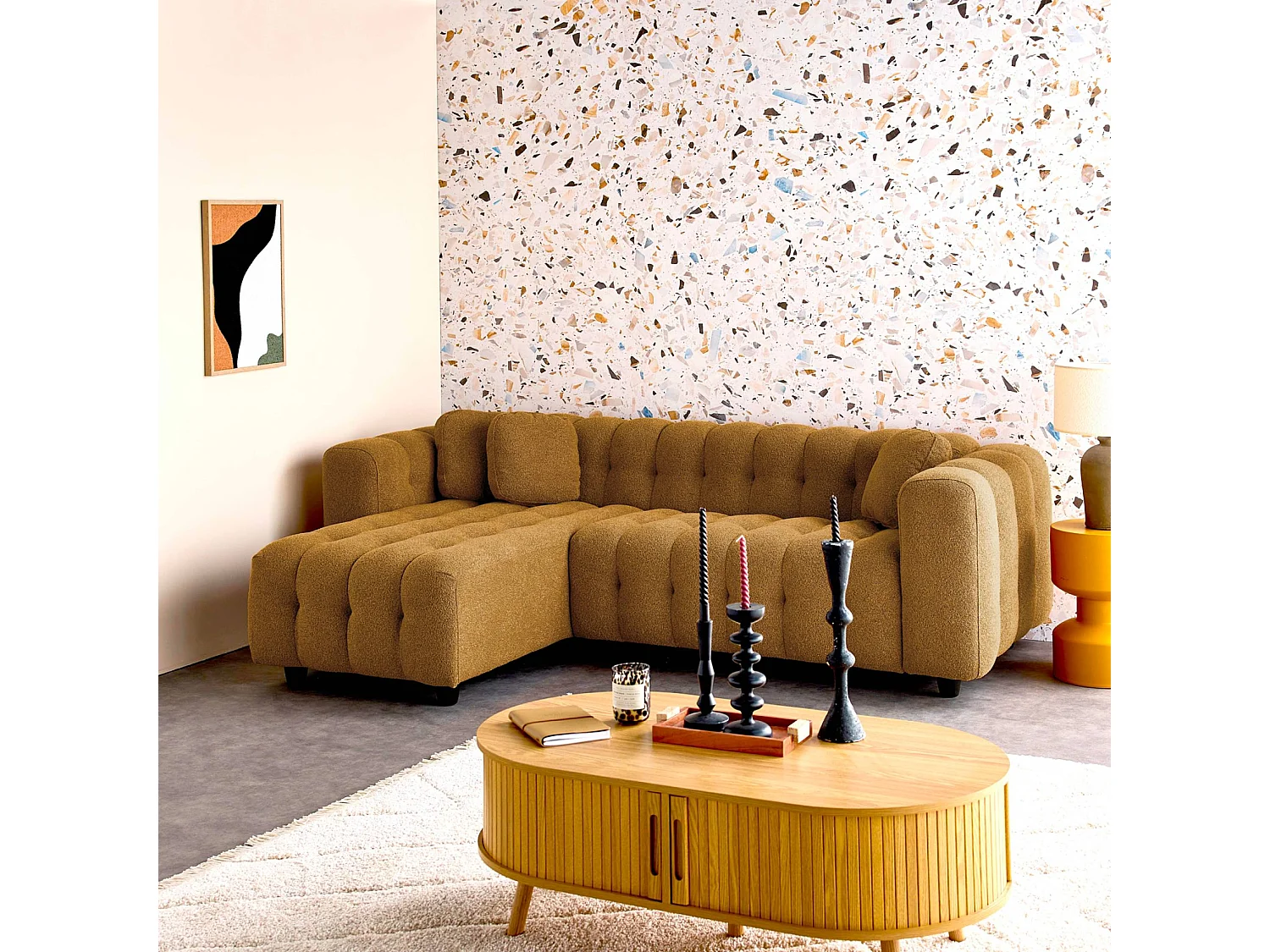 Canapé d'angle réversible 3-4 places bouclette texturée. moutarde. capitonné structure bois d'eucalyptus et contreplaqué