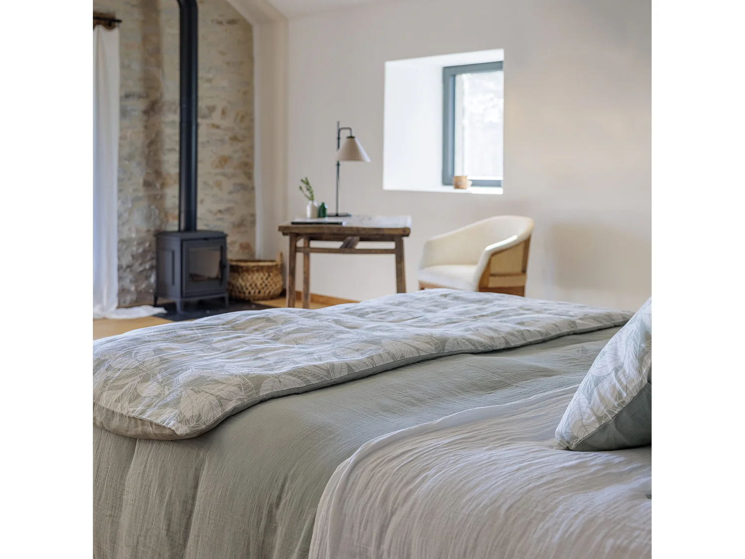 Housse de coussin 45x45 cm lin lavé imprimé végétal HELIOS gris Lichen